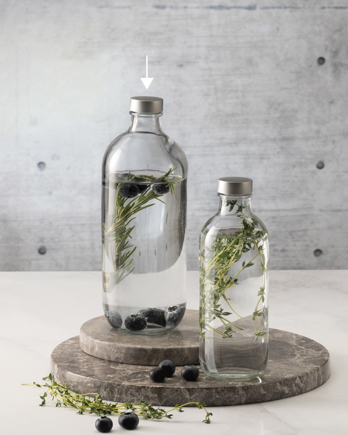 Iko fles met dop 1,1 l Bedrukt of Lasergravure  of Gravurelook  sfeerfoto 2