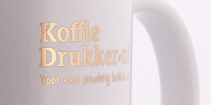 Close-up echt goud bedrukking op porselein