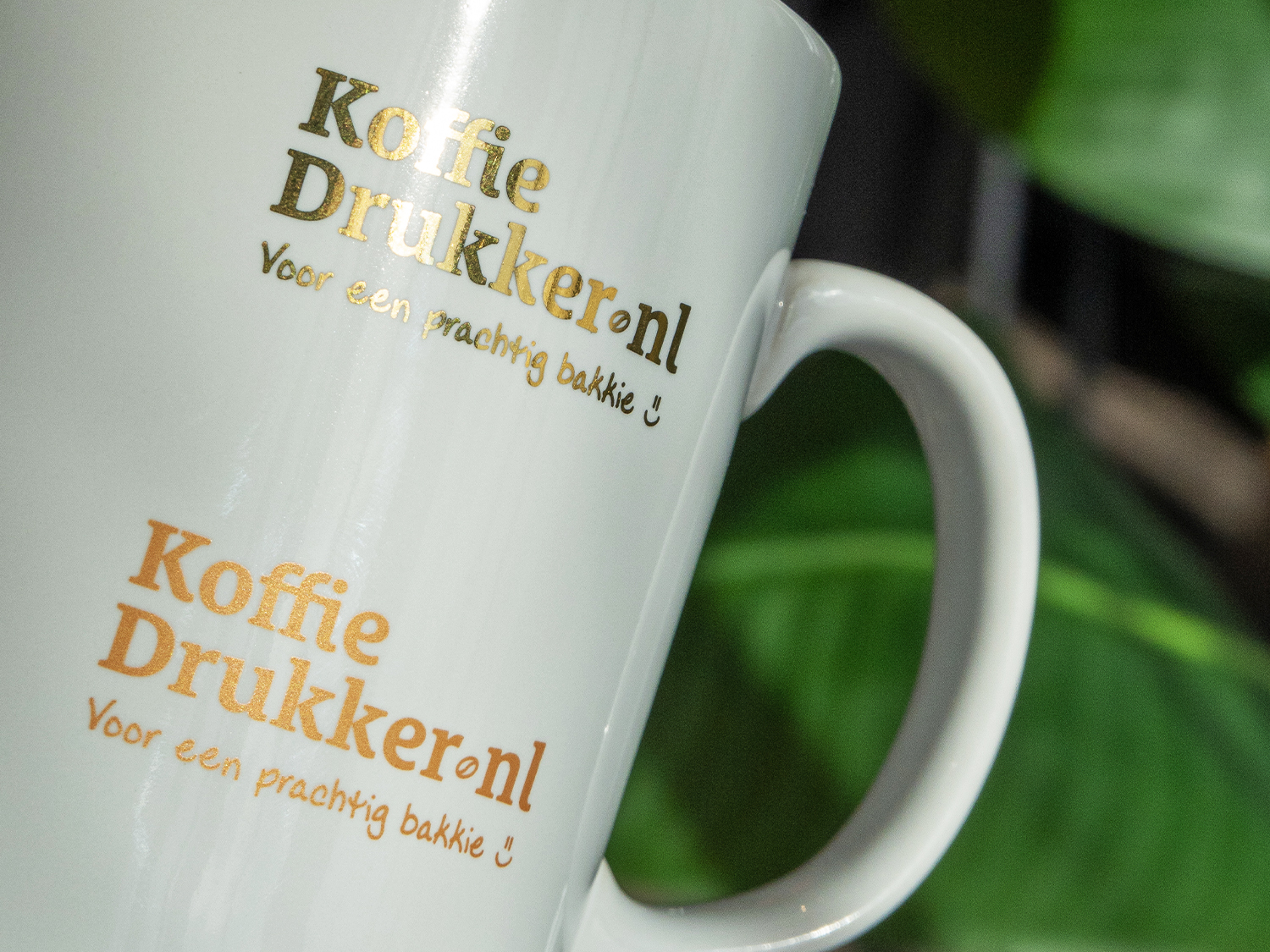 Mok met echt goud (boven) en goudlook (onder) bedrukking